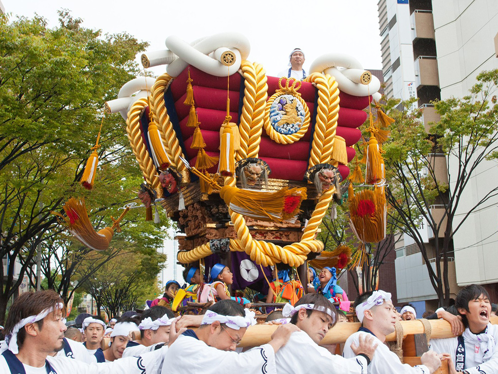 勇壮華麗な堺のふとん太鼓の歴史や見どころを特集。泉州の秋祭りは堺から！