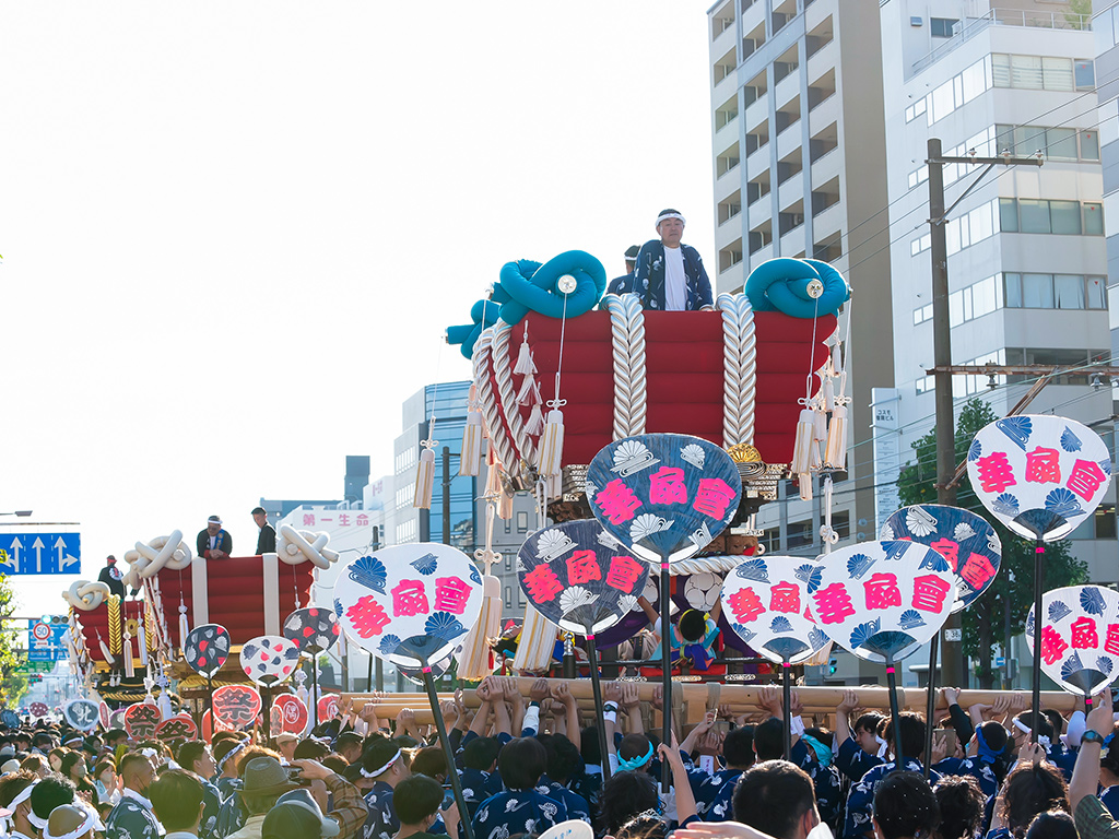 勇壮華麗な堺のふとん太鼓の歴史や見どころを特集。泉州の秋祭りは堺から！